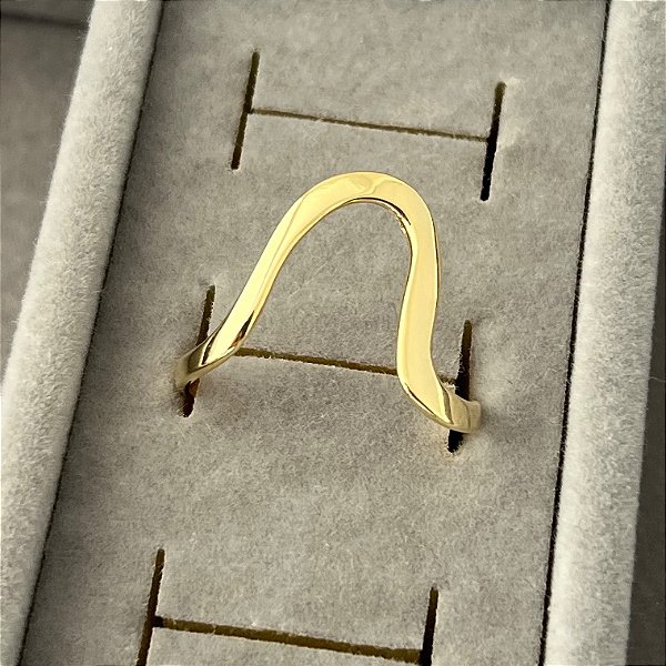 Anel onda aro 18,5 em banho de ouro 18k