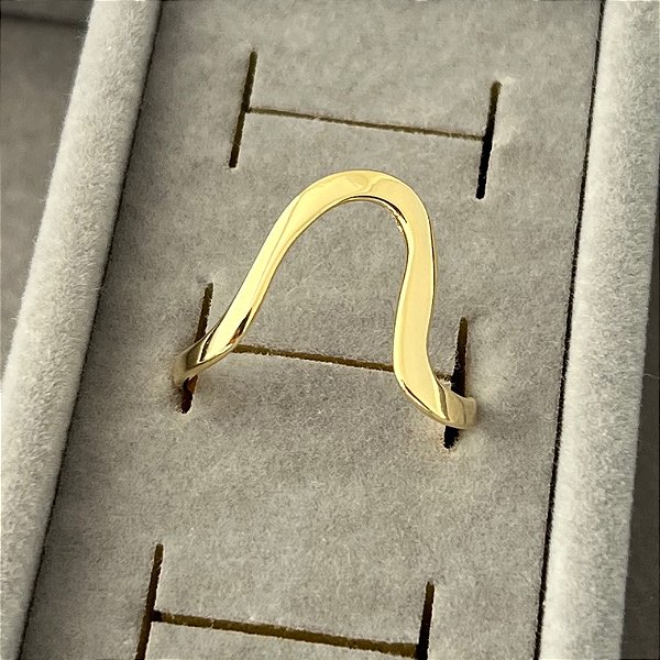 Anel onda aro 19,5 em banho de ouro 18k