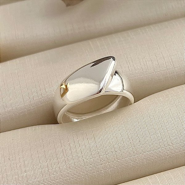 Anel cúpula liso em banho de prata silver