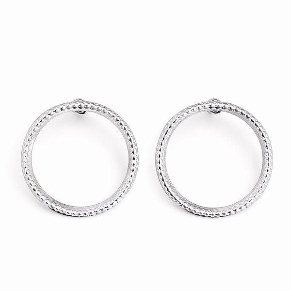 Brinco circulo vazado ondulado texturizado em banho de prata silver