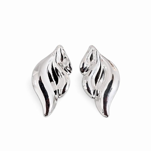 Brinco meio croissant em banho de prata silver