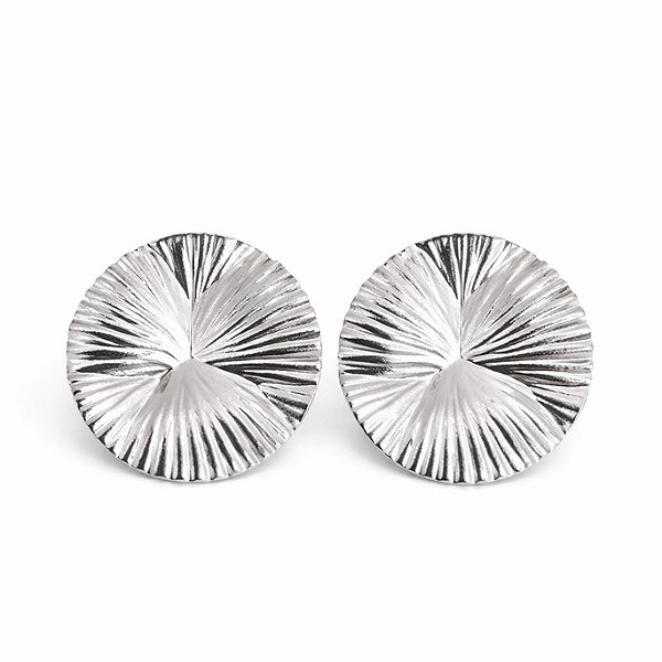 Brinco orgânico redondo texturizado em banho de prata silver