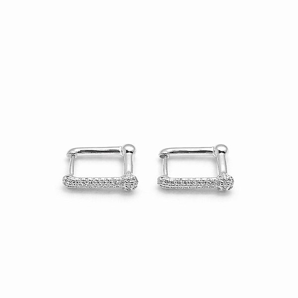 Argola inspiração Tiffany lisa e cravejada em banho de prata silver