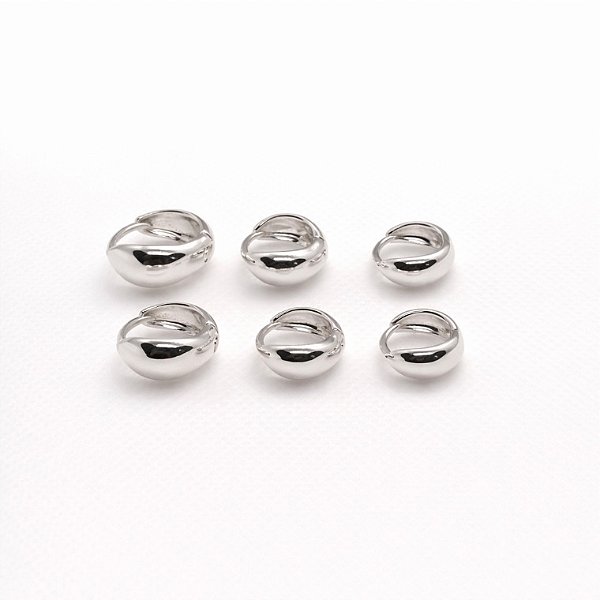 Trio de argolas abaloadas lisas em banho de prata silver
