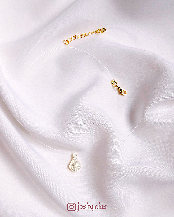 Colar Nossa Senhora Aparecida em madrepérola no fio de nylon