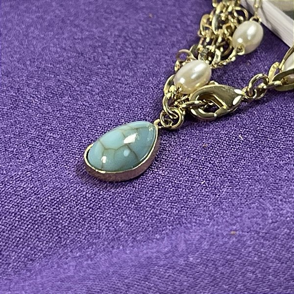 PULSEIRA TRIPLA ELOS PEROLA E PEDRA NO DOURADO - SEMIJOIA