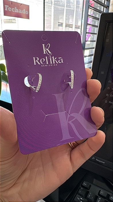 ARGOLA CLICK OVAL CRAVEJADA - M - PRATA 925