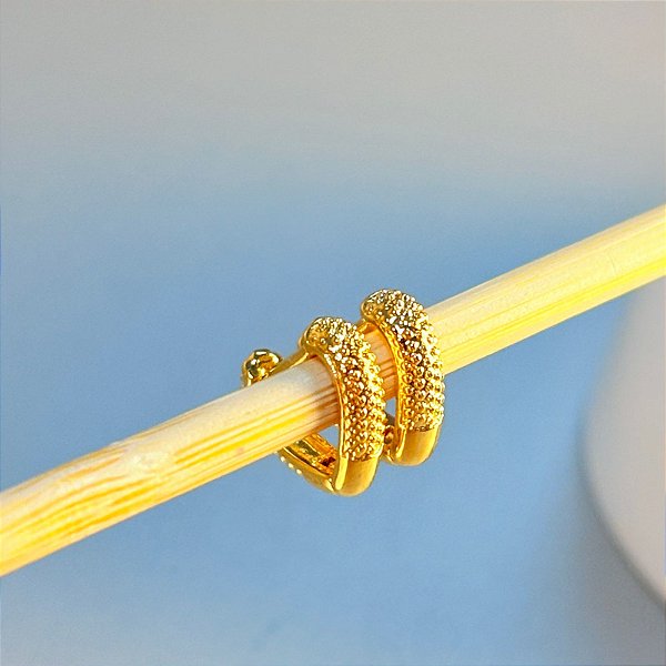 ARGOLINHA TRIANGULO P NO DOURADO - SEMIJOIA