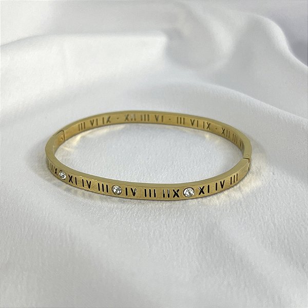 BRINCO FLOR COM BORBOLETA NO DOURADO - SEMIJOIA