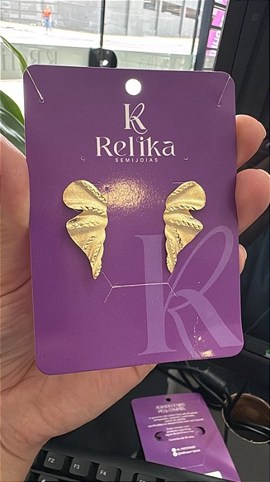 BRINCO JATEADO DOURADO - SEMIJOIA