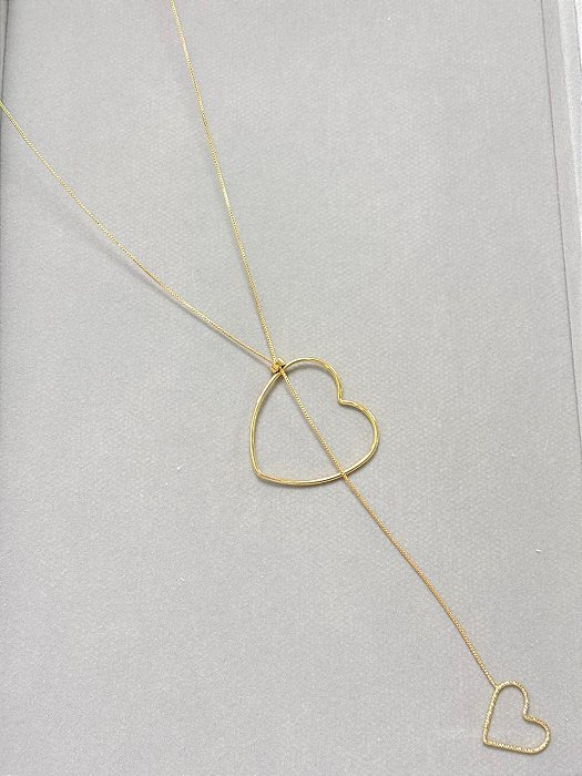COLAR GRAVATINHA CORAÇÕES NO DOURADO - SEMIJOIA
