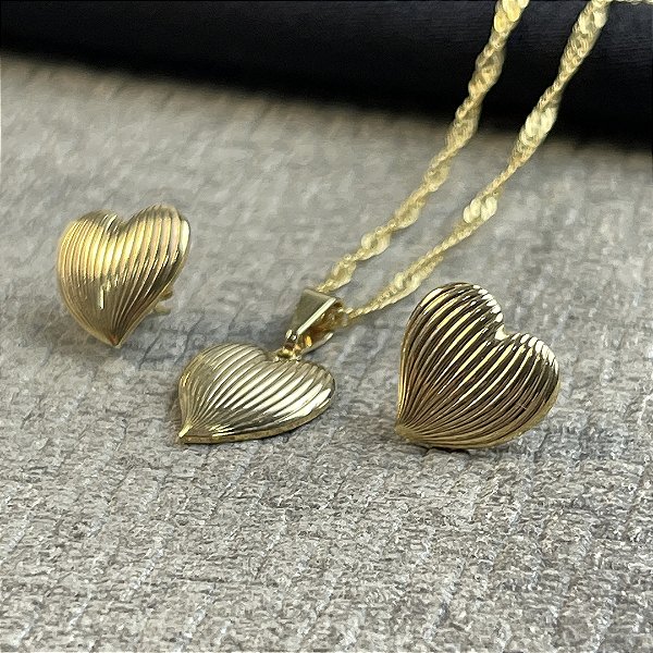 CONJUNTO COLAR E BRINCO CORAÇÃO NO DOURADO - SEMIJOIA