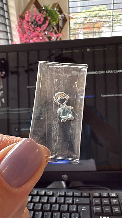 PINGENTE MENINO ZIRC AZUL CLARO - PRATA 925