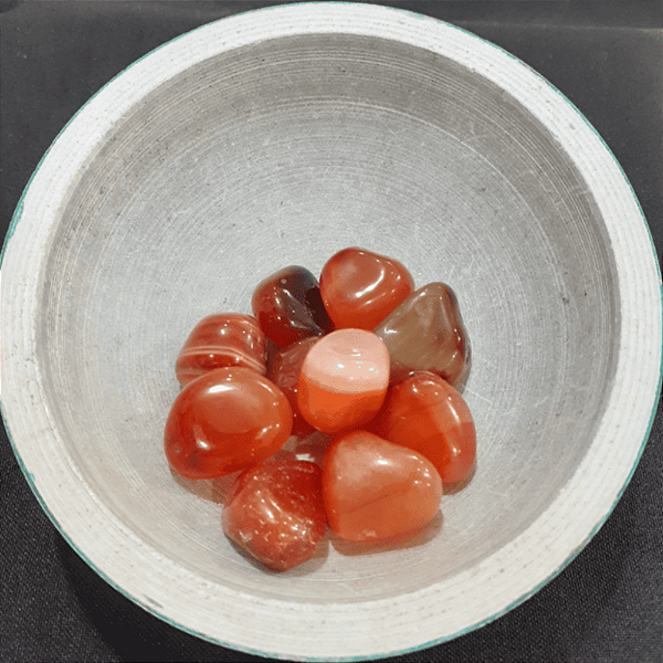 Ágata Cornalina Rolada - A Pedra dos Pés no Chão