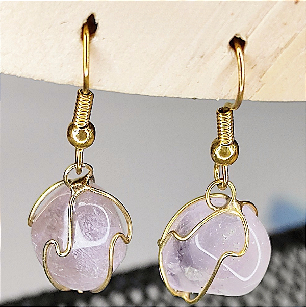 Brinco em Pedra Rolada na Cestinha - Beleza Natural e Elegância Artesanal