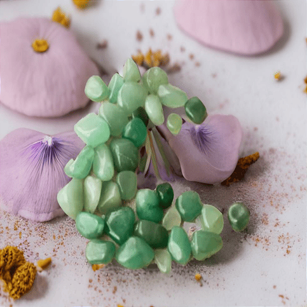 Quartzo Verde Rolada e Bruta - A Energia de Cura | Pedras Naturais