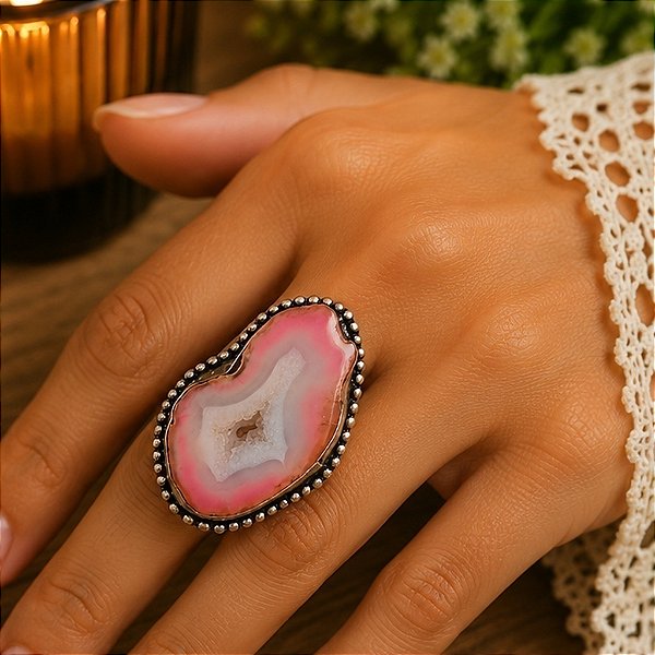 Anel em Prata Indiana Ágata Rosa com Geodo – A Pedra do Equilíbrio