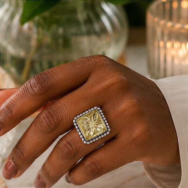 Anel em Prata Indiana com Citrino Quadrado em Lapidação Floral – O Cristal da Prosperidade