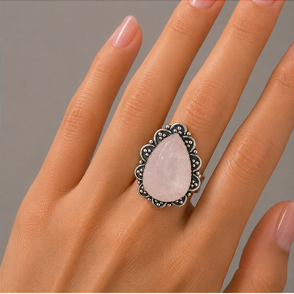 Anel em Prata Indiana com Quartzo Rosa Bruto – Amor, Harmonia e Cura do Coração