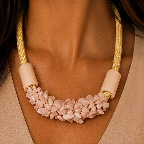Colar Cascalho com Pedra Opala Rosa – Amor, Delicadeza e Equilíbrio Emocional