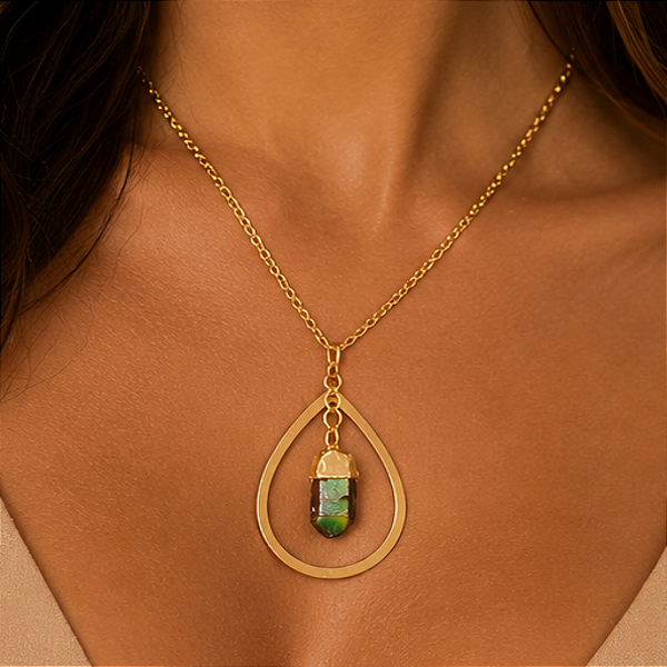 Colar Folheado com Argola Gota e Cristal Titânio Rainbow | Elegância e Estilo