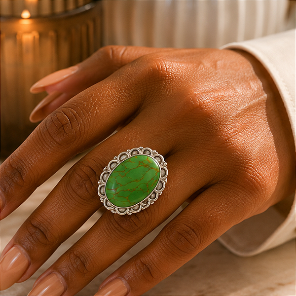 Anel em Prata Indiana com Turquesa Verde Oval – Pedra da Calma e do Bem-Estar