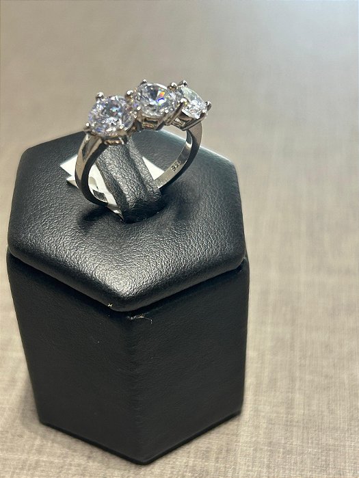 ANEL MEIA ALIANÇA TRÊS PEDRAS