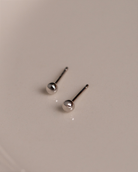 Brinco Bola Pequena Lisa Prata