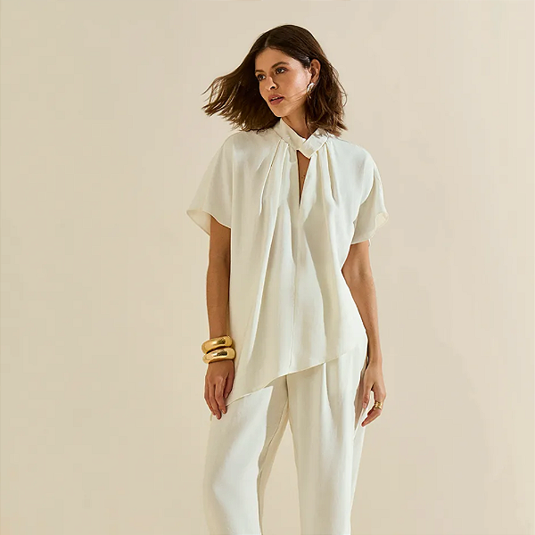 Blusa Morena Rosa Solta Gola Alta Manga Curta Alongada Off White