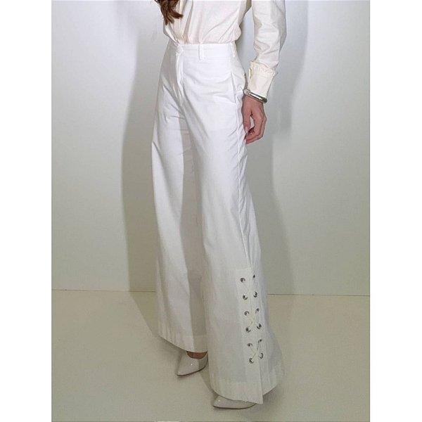 CALCA SARJA FLARE C/ BOLSO  FEMININA OFF WHITE M OFF WHITE M