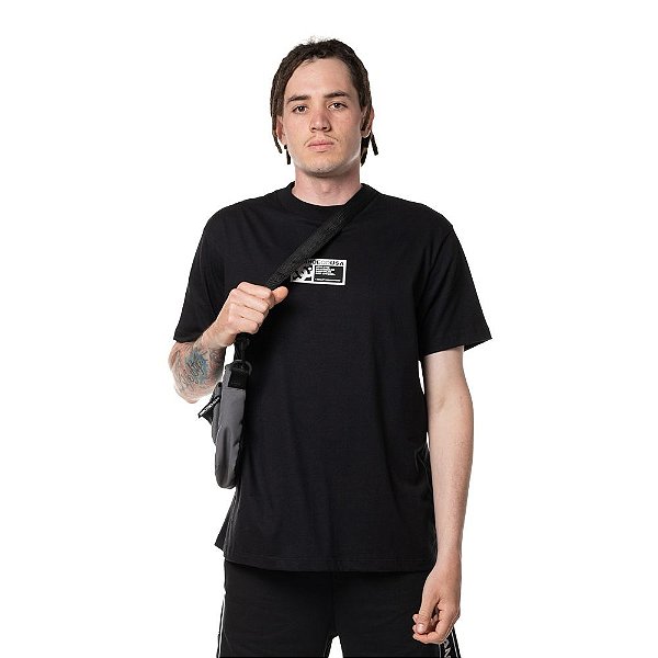 CAMISETA DC SHOES ATHLETIC SKATBOARD OVERSIZE - PRETA