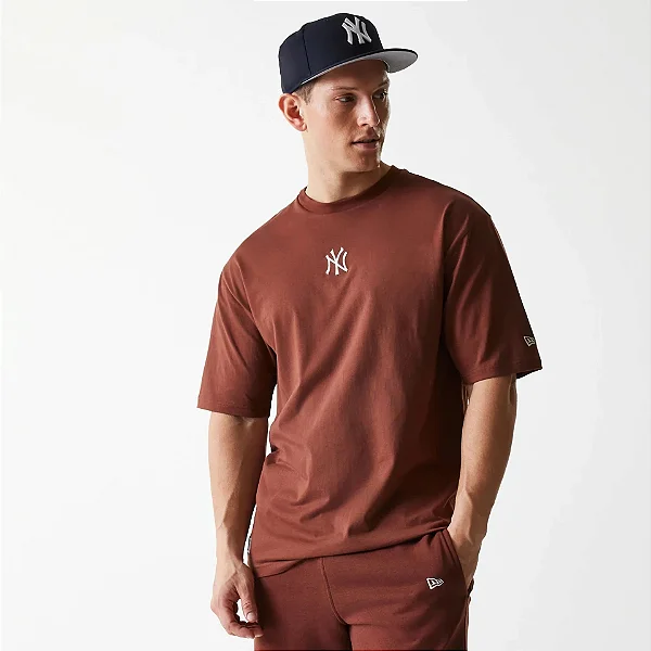Camiseta New Era MLB Yankees Oversized - Marrom / Importada