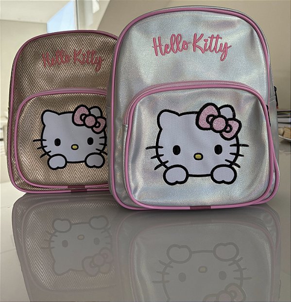 Mochila Hello Kitty Escolar Infantil Holográfica Metalizada com Bolso Frontal