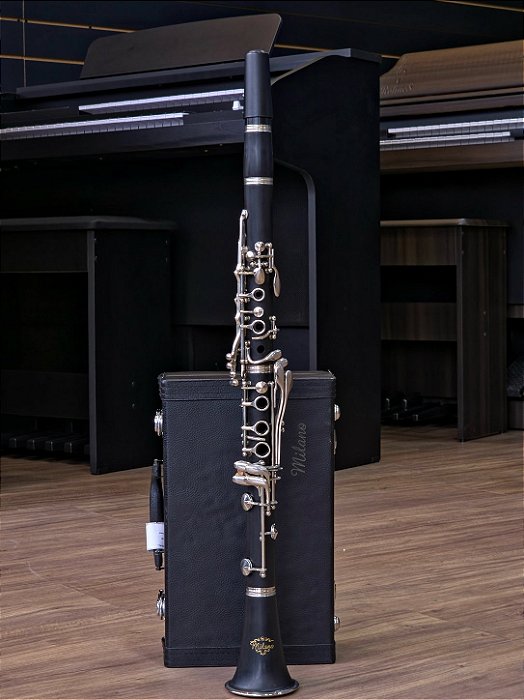 Clarinete em Si bemol c/ 17 chaves da marca Milano - Resina #CL-MILANO-130526