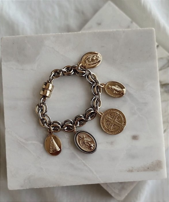 Pulseira Sacra no banho duplo