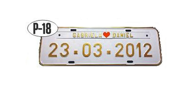 Placa de carro personalizada (Branco e dourado)