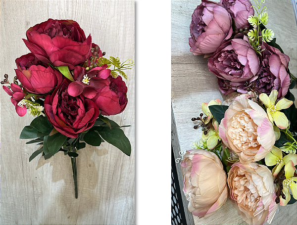 Buquê Artificial de Peônias – Ref. 71013 Buquê com flores grandes e volumosas, pétalas em camadas e folhagem verde com d