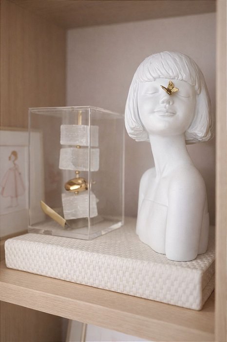 Menina com Borboleta