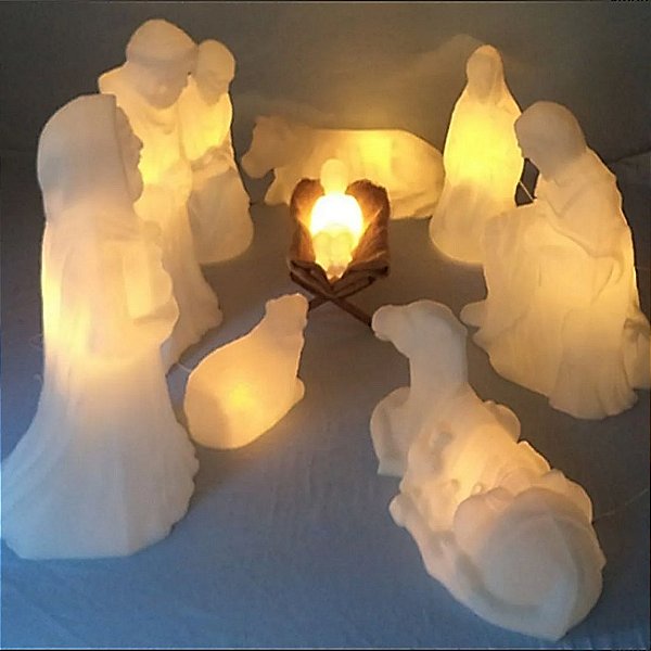 Presépio Iluminado Branco em PVC para Jardim com 9 Peças