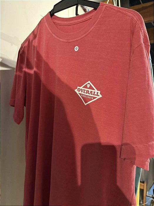 Camiseta estonada vermelha