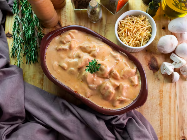 Strogonoff de Filé de Frango.