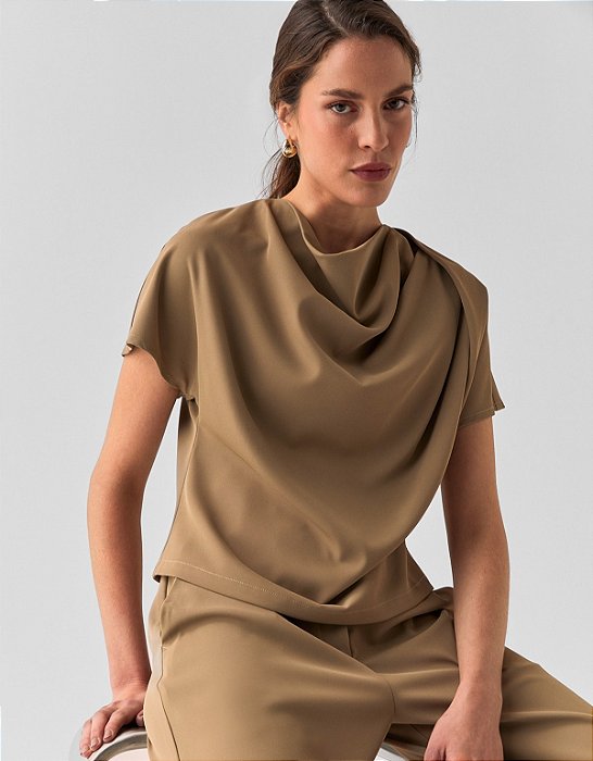BLUSA AMPLA DECOTE DEGAGÊ