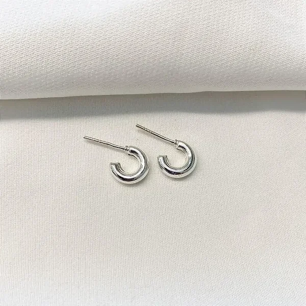 Brinco Mini Argola em Caixa em Prata Branca