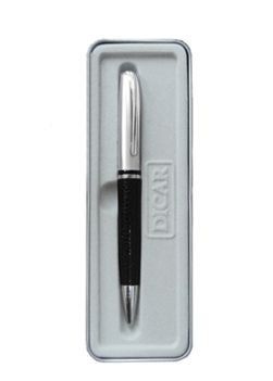 D202 - Caneta de metal com detalhe de couro sintético preto e estojo.