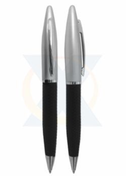 D138 - Caneta de metal com detalhe emborrachado.