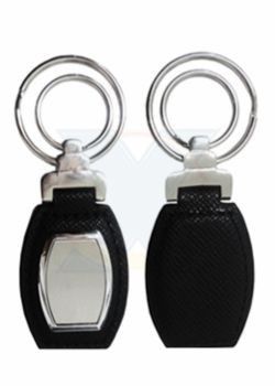 D257 - Chaveiro de couro com metal e 2 argolas. Embalagem caixinha preta.