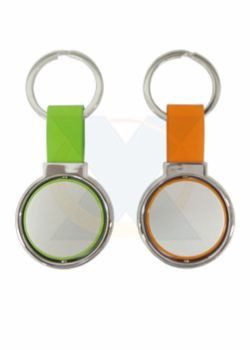 D289 - Chaveiro de metal redondo com detalhe colorido em couro sintético.