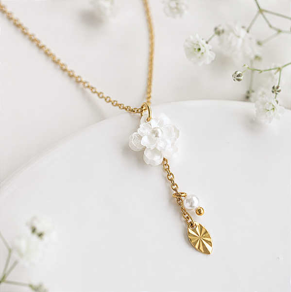 Colar Minimalista Tsubaki Omamori Charms Camélia Japonesa