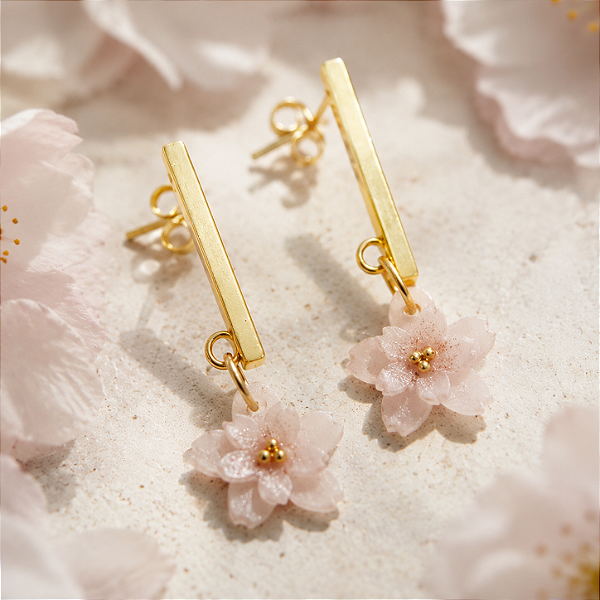 Brincos Nude Sakura - Flor de Cerejeira Aço Inoxidável | Coleção Hana Omamori Charms