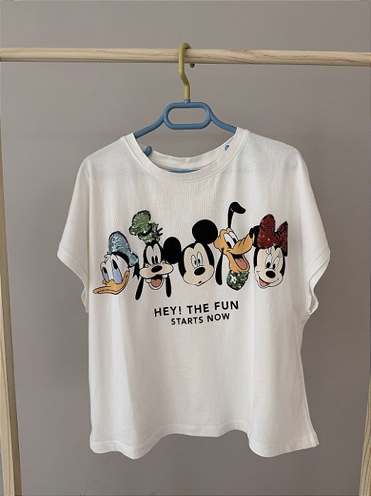 Blusa em malha branca, personagens da Disney, Marca Zara, tamanho 11-12 anos